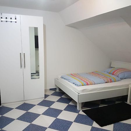 Ruhige Gemuetliche Ferienwohnung In Karlsruhe Daxlanden Fuer Monteure, Pendler, Geschaefsreisen, Wochenendreisen Ngoại thất bức ảnh